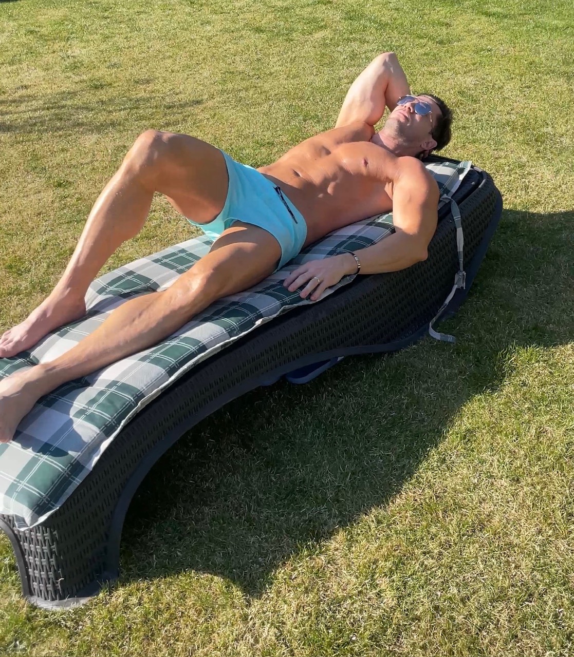 pánské koupací šortky Roberto Lucca mimo vody — lifestyle záběr